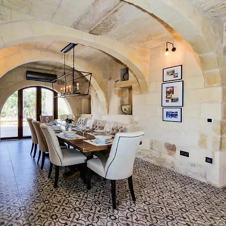 Luxury Surrounded With Nature & Farm Animals Alpacas Etc