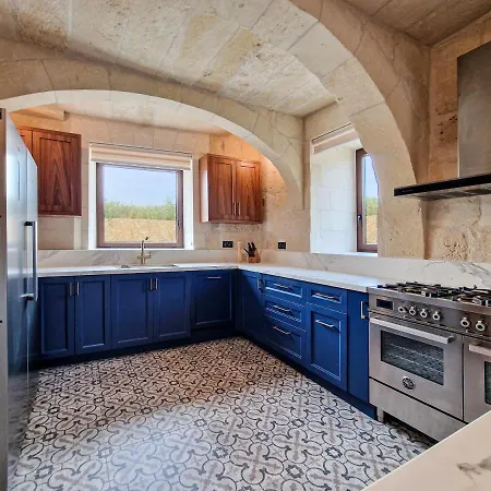 Luxury Surrounded With Nature & Farm Animals Alpacas Etc