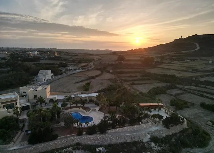 Luxury Surrounded With Nature & Farm Animals Alpacas Etc *